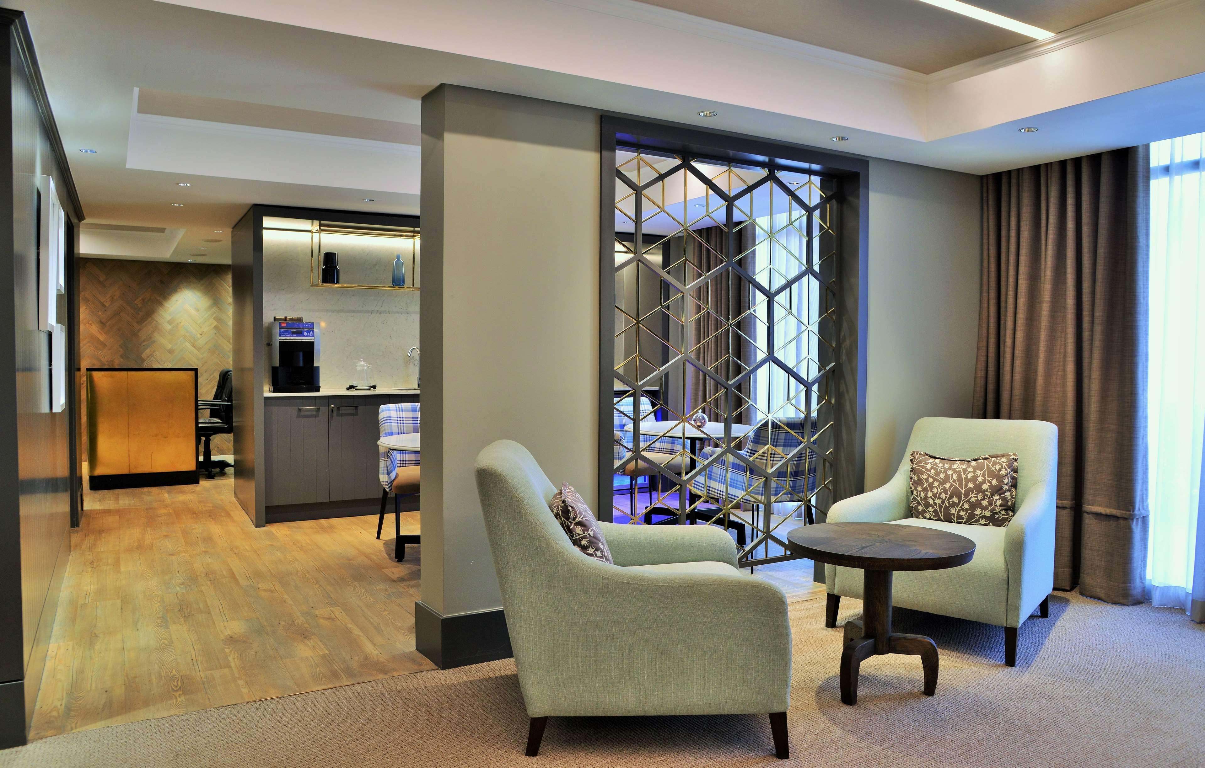Avani Gaborone Resort & Casino Extérieur photo