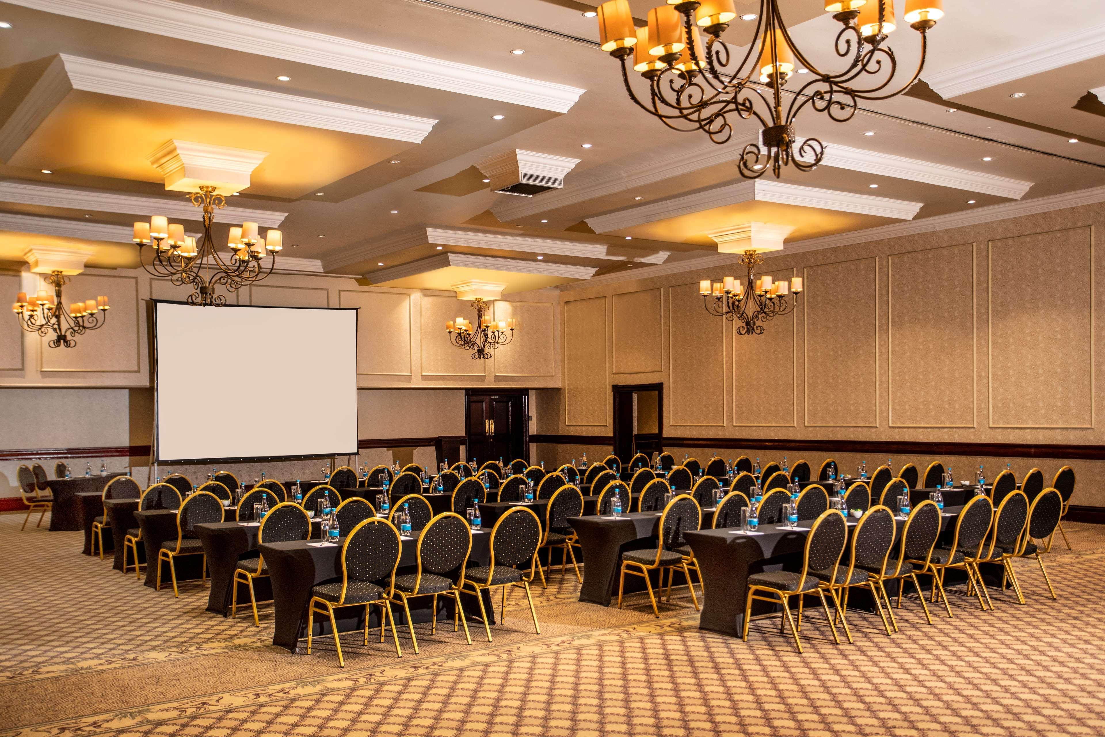 Avani Gaborone Resort & Casino Extérieur photo