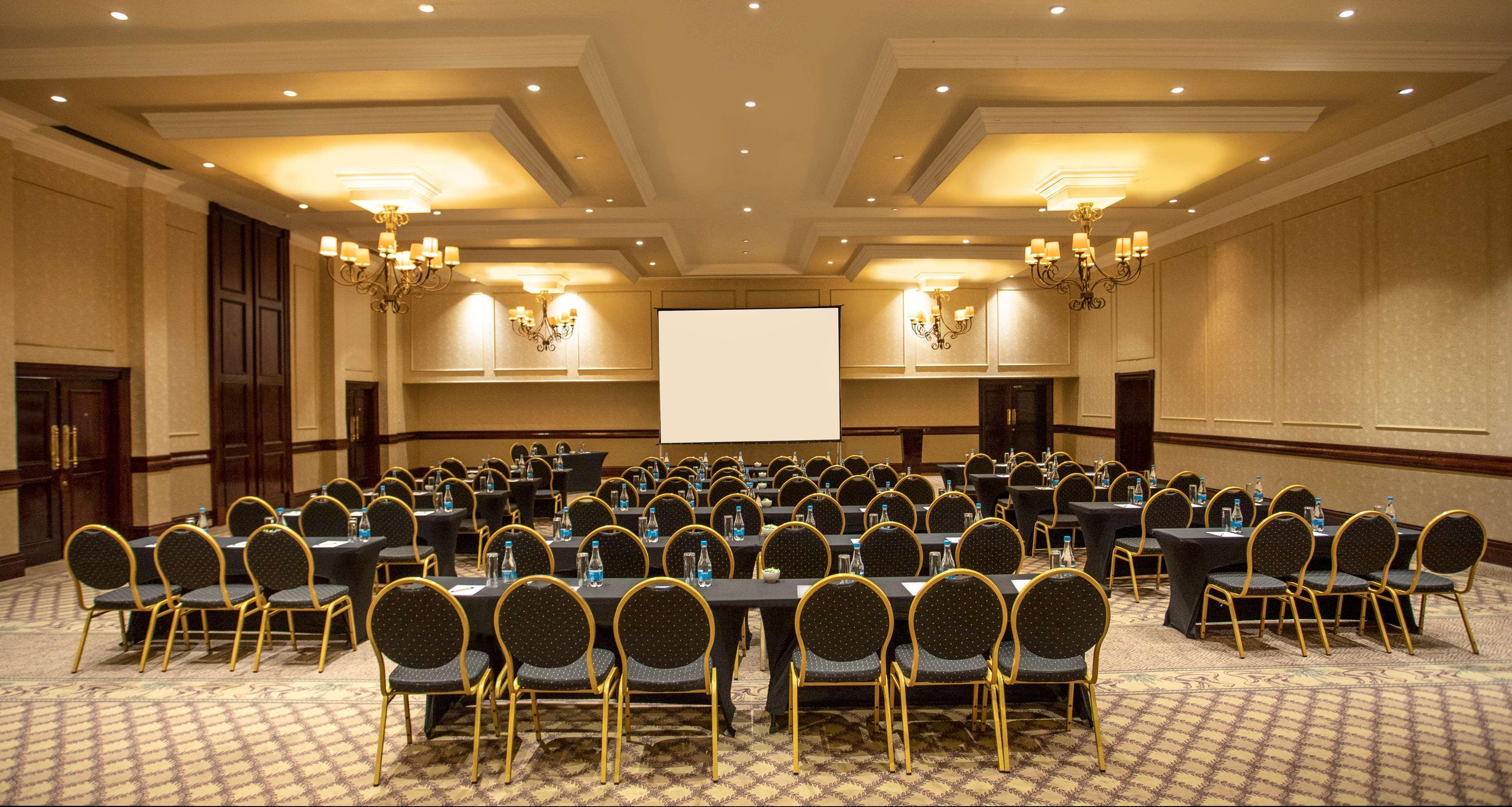 Avani Gaborone Resort & Casino Extérieur photo
