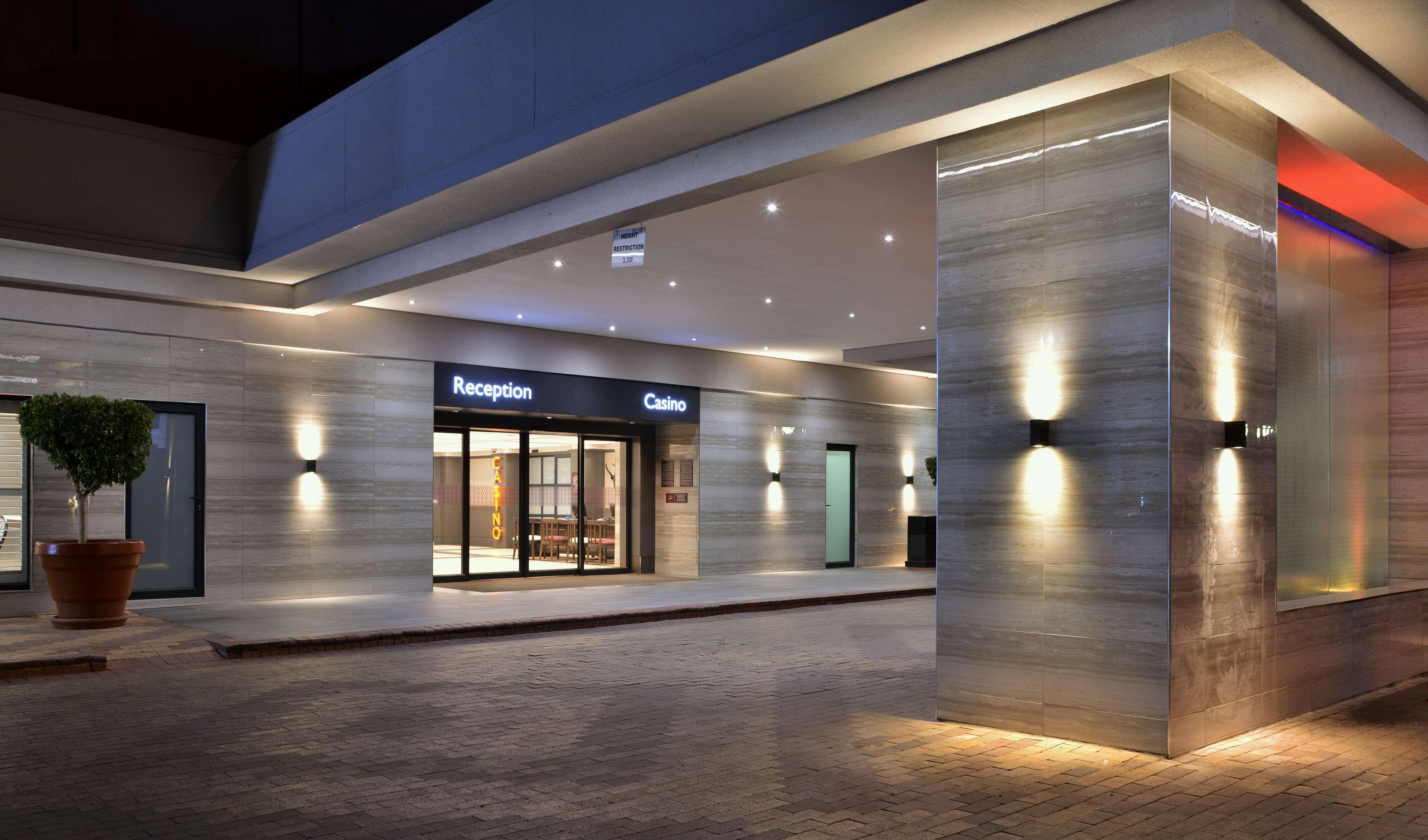 Avani Gaborone Resort & Casino Extérieur photo